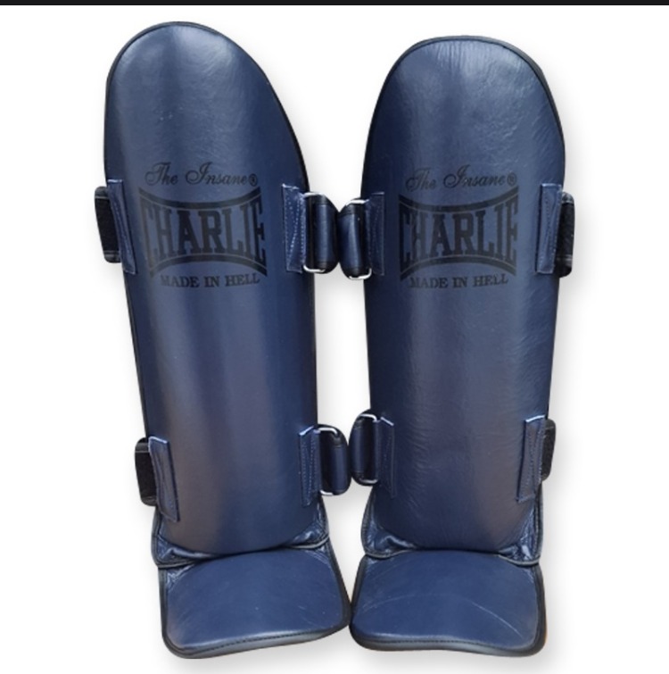 charlie-boxing-pack-m-full-kick-deep-blue-guantes-espinillera-y-casco image 2