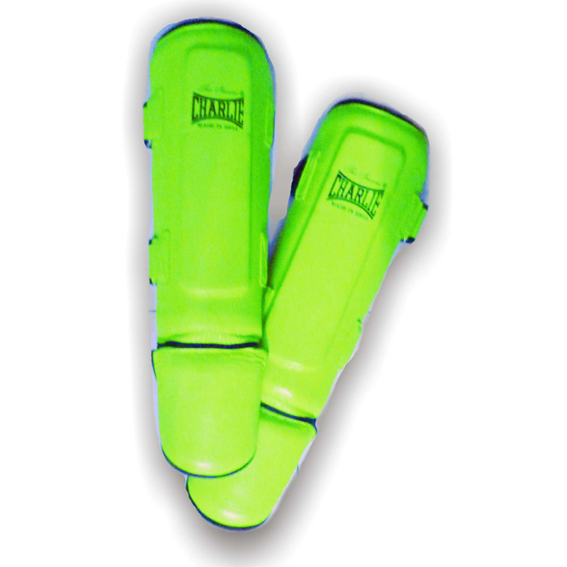 charlie-boxing-pack-m-full-kick-lime-pack-de-guantes-espinilleras-y-casco-talla- image 3