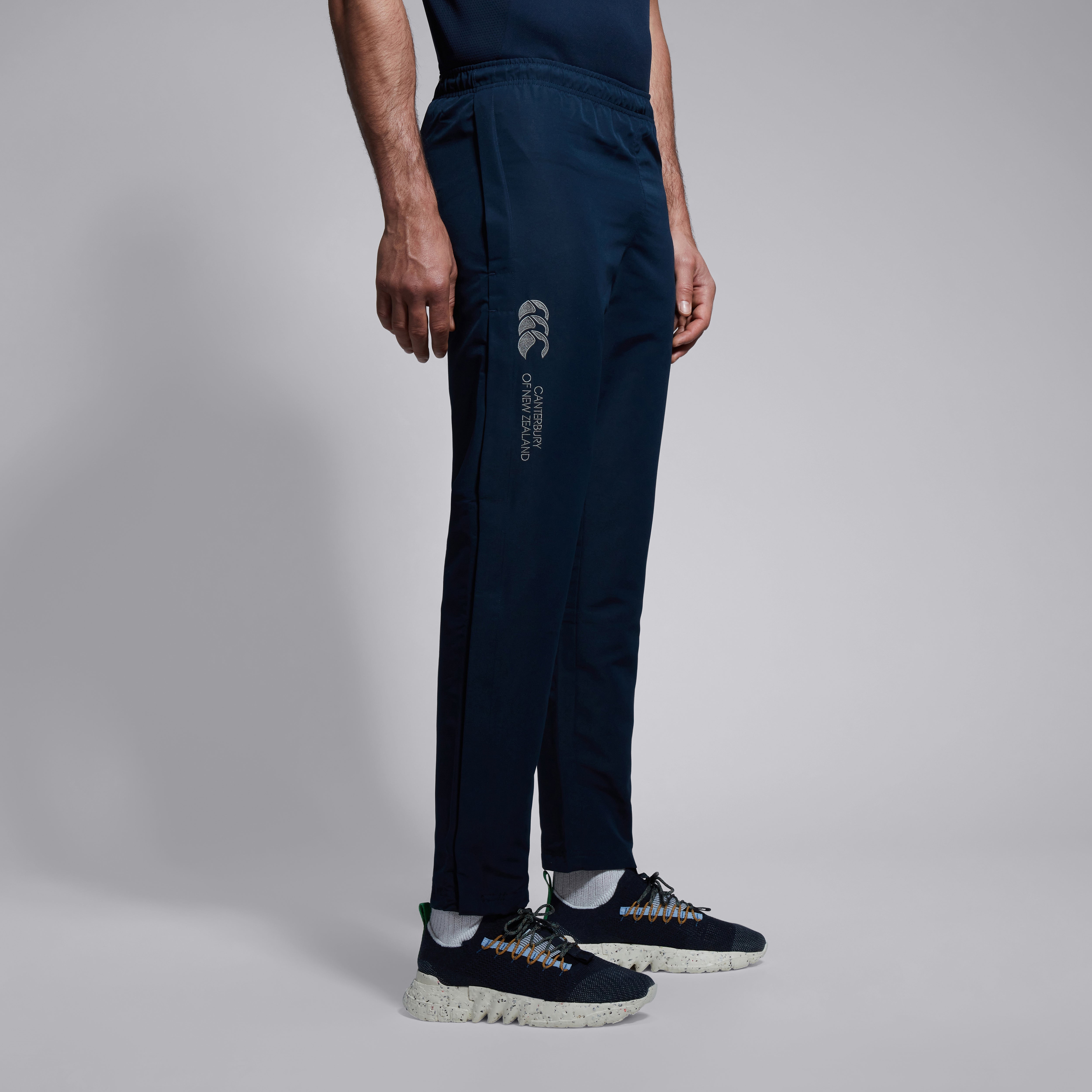 canterbury-tapered-open-hem-stadium-pant-azul-marino-hombre image 3