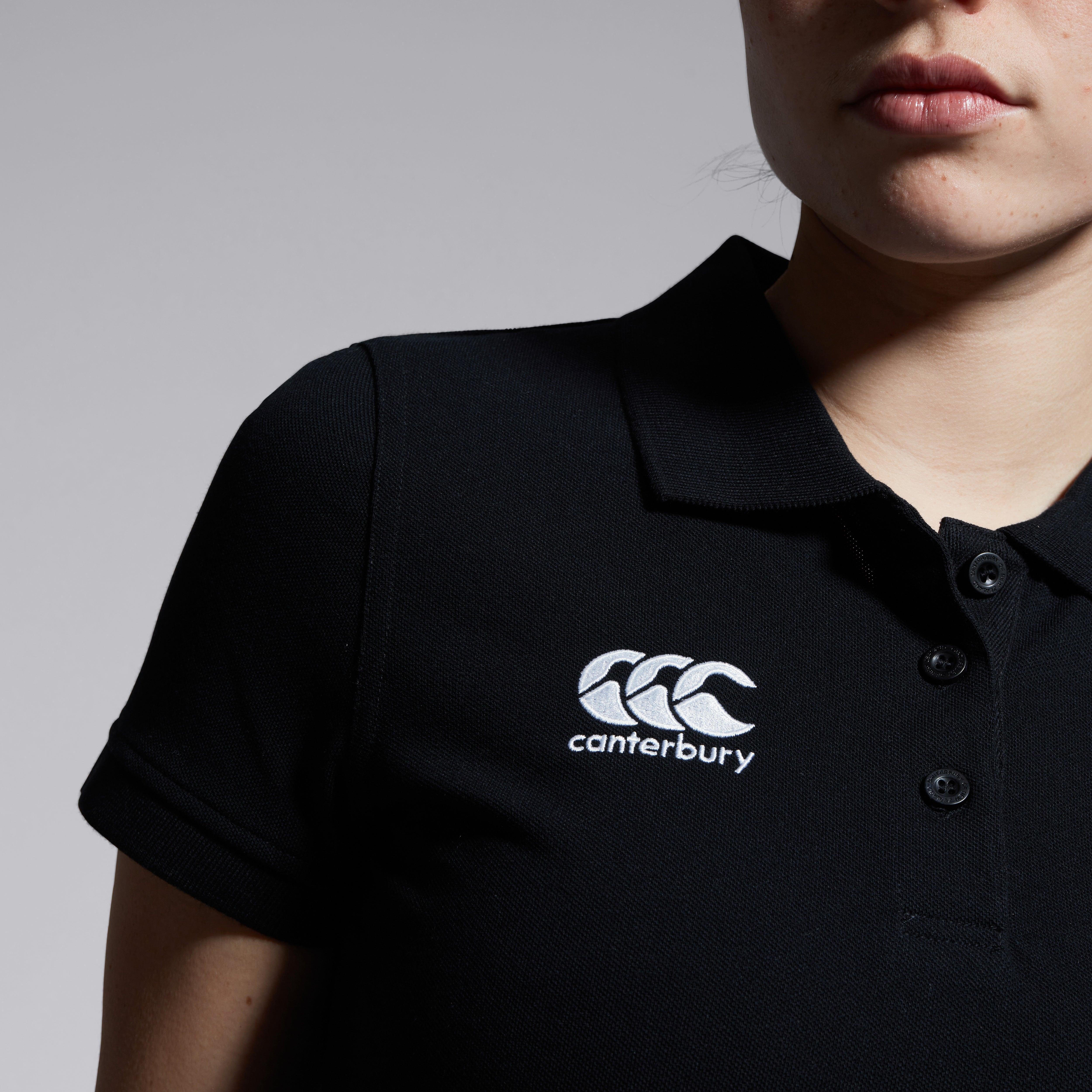 polo-canterbury-waimak-para-mujer-negro-manga-corta-y-cuello-con-botones image 5