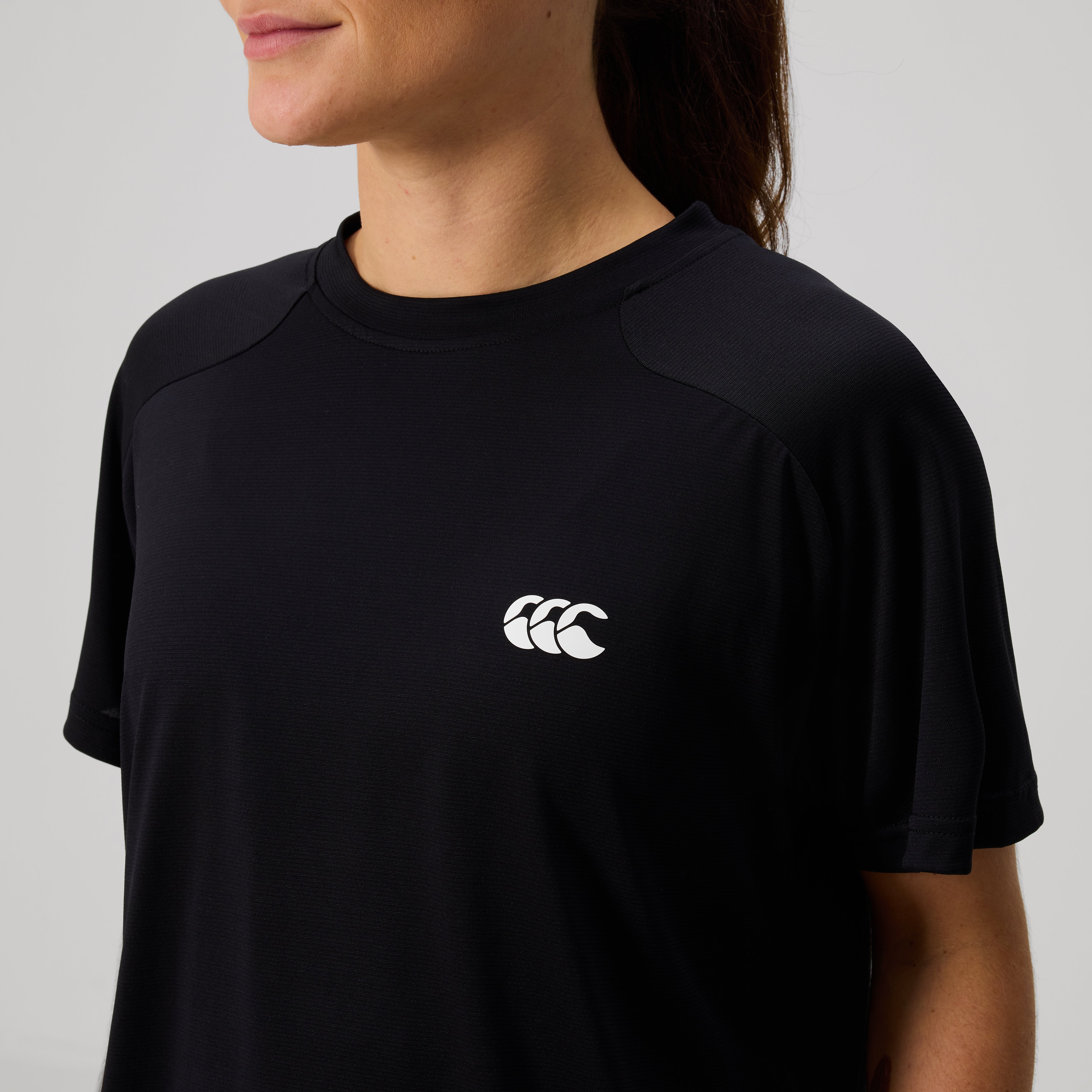 canterbury-womens-tempo-t-shirt-black-camiseta-deportiva-de-corte-cropped image 7