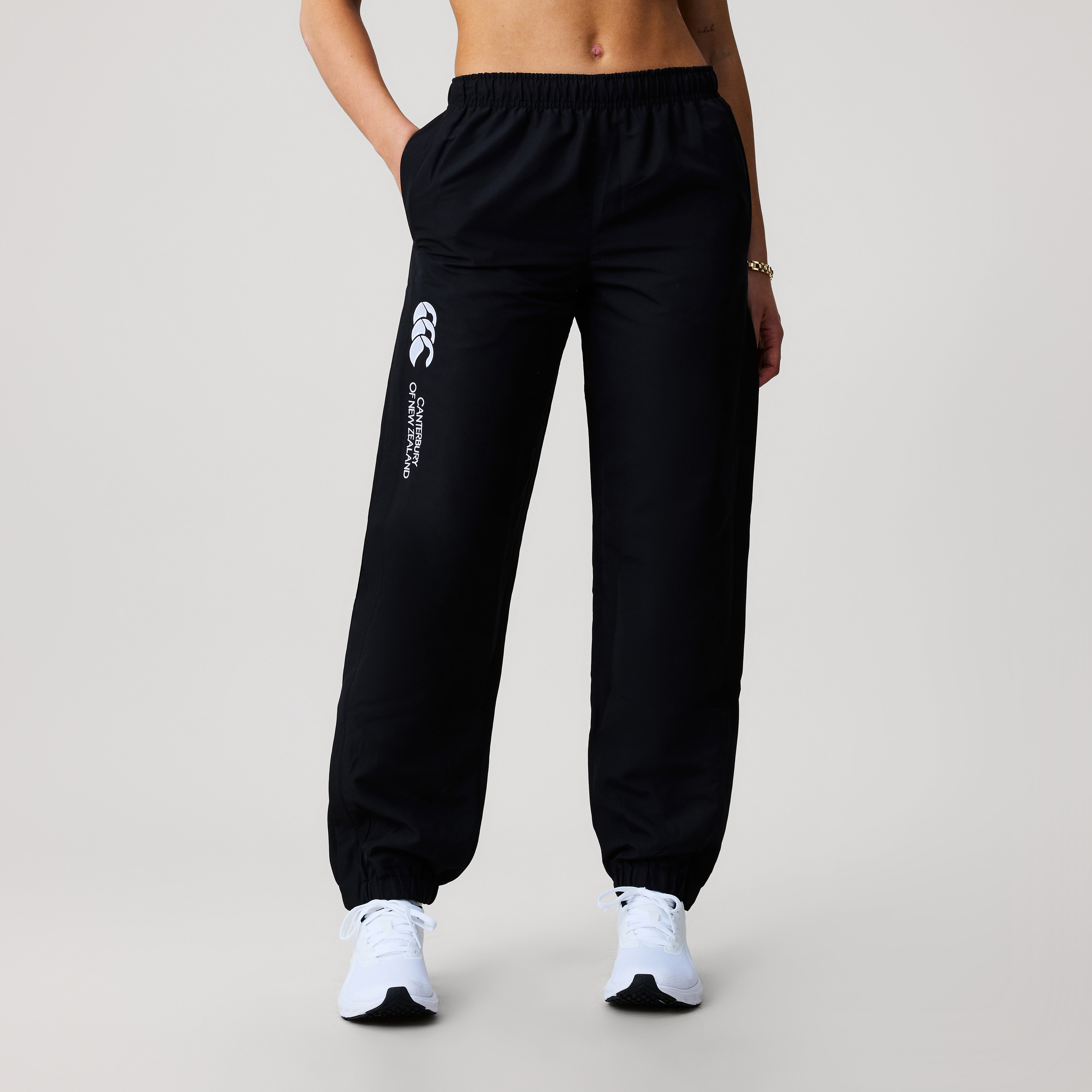 pantal-n-de-ch-ndal-canterbury-stadium-cuffed-hem-negro-mujer image 1