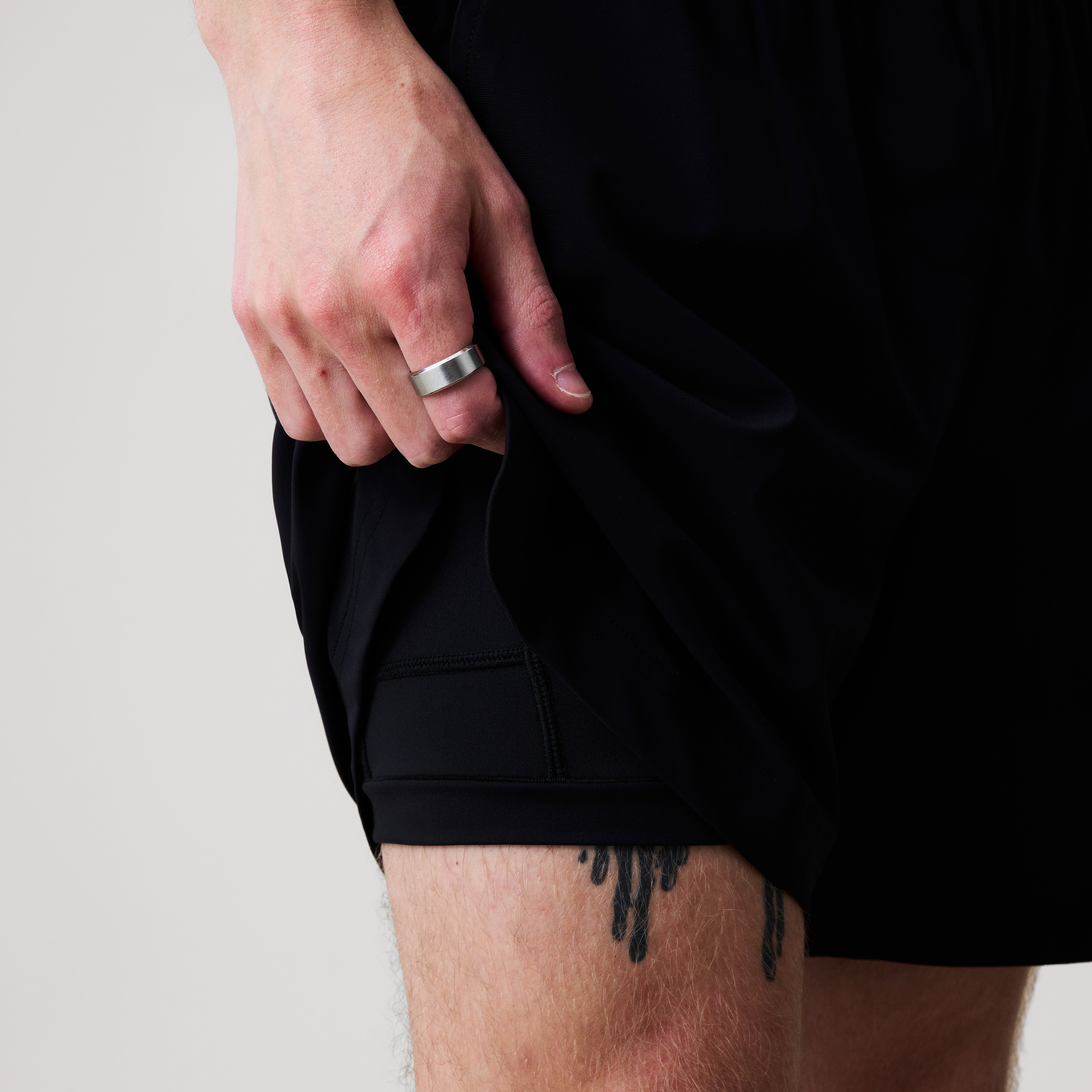 canterbury-everest-2-en-1-shorts-de-entrenamiento-negro-para-hombre image 8