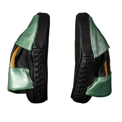 manillas-cleto-reyes-en-piel-de-res-curvas-para-golpes-verde-met-lico-dorado-wbc image 2