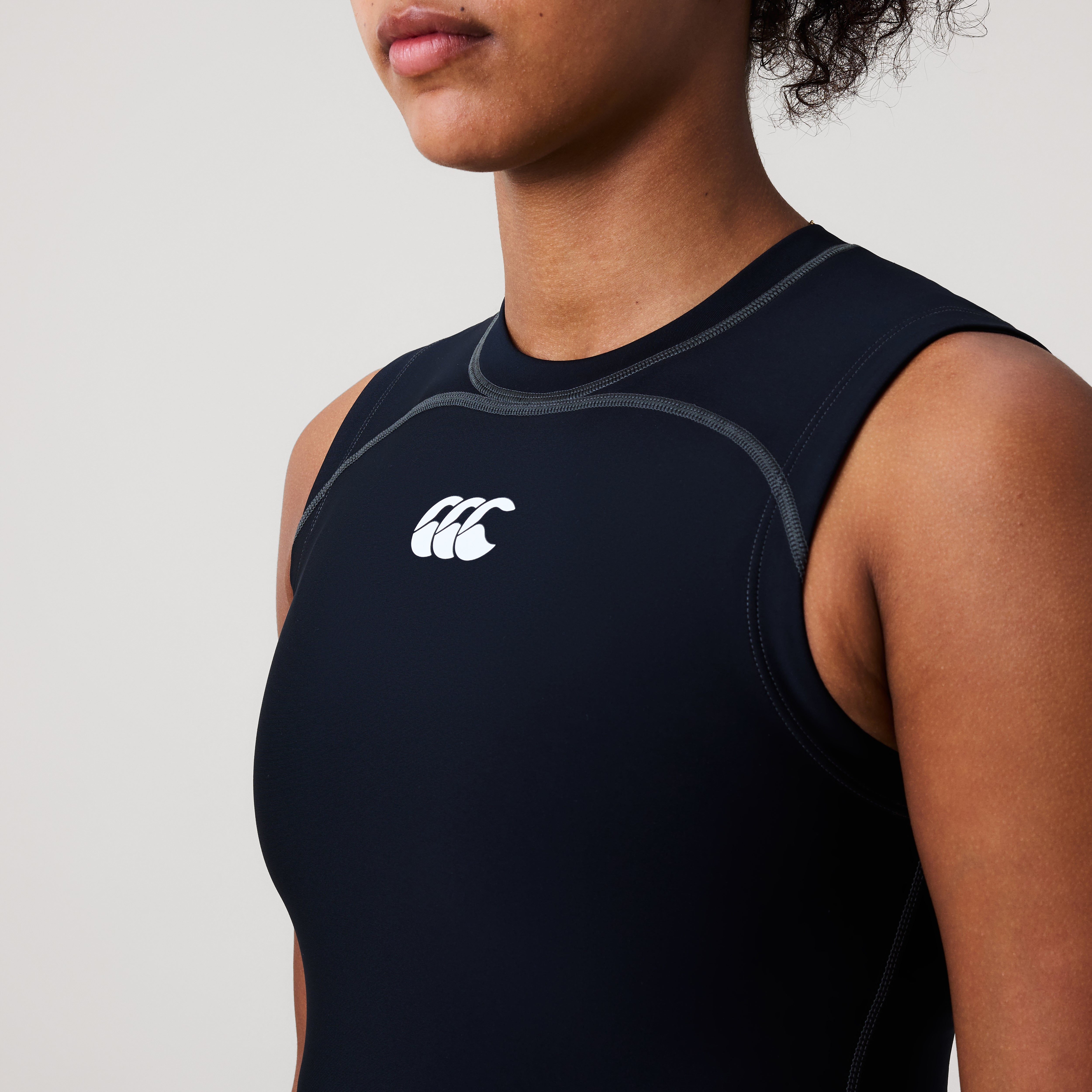 camiseta-interior-sin-mangas-canterbury-baselayer-negra-para-mujer image 7